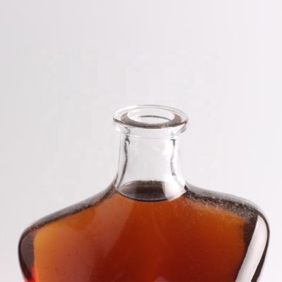 Collar de vidrio 75cl botella de vidrio en forma de cuerpo de dama para vino licor vodka diseño creativo